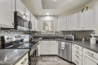 Photo #5: 6821687 Listing