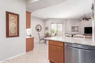 Photo #5: 6821805 Listing