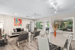 Photo #6: 6821891 Listing