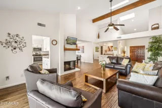 Photo #4: 6822801 Listing