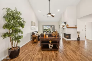 Photo #5: 6822801 Listing