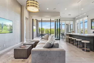 Photo #6: 6823269 Listing