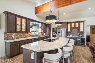 Photo #3: 6823719 Listing