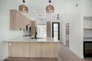 Photo #5: 6823789 Listing 