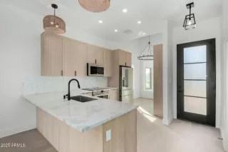 Photo #6: 6823789 Listing 