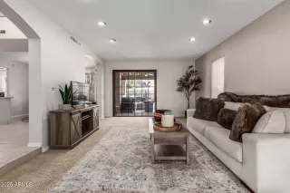 Photo #6: 6823877 Listing