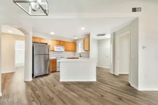 Photo #4: 6824174 Listing