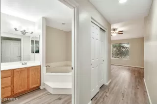 Photo #6: 6824174 Listing