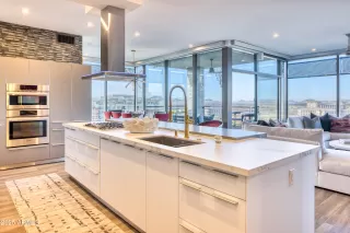 Photo #5: 6824201 Listing