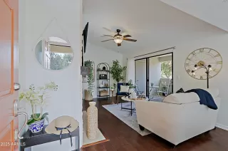 Photo #5: 6824406 Listing