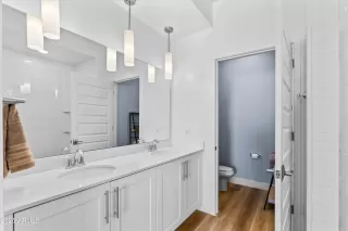 Photo #3: 6824788 Listing