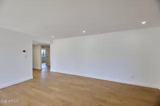 Photo #5: 6825229 Listing