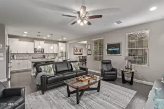 Photo #5: 6825711 Listing