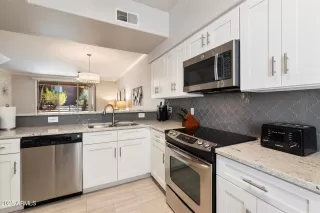 Photo #4: 6826133 Listing