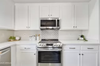 Photo #3: 6826487 Listing