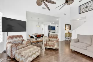 Photo #4: 6827142 Listing 