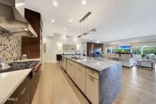 Photo #1: 6827206 Listing