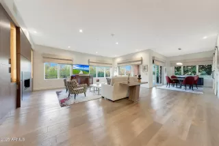 Photo #6: 6827206 Listing