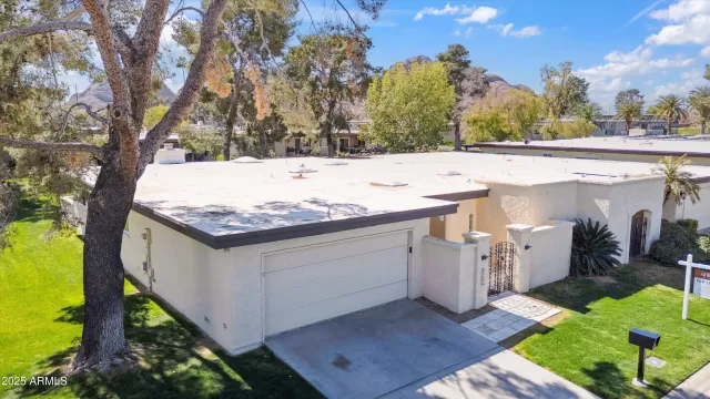 MLS: 6827225 Condo For Sale