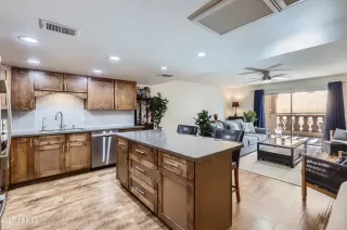 Photo #4: 6827275 Listing