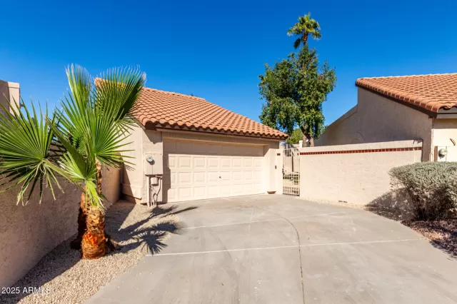 MLS: 6827489 Condo For Sale