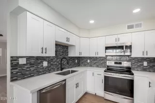 Photo #2: 6827489 Listing 