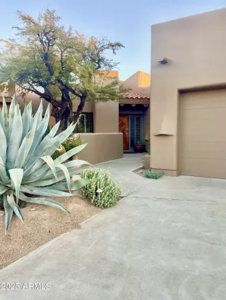 Photo #6: 6827884 Listing