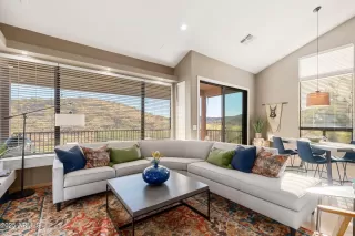 Photo #6: 6827889 Listing 