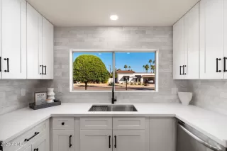 Photo #4: 6828025 Listing