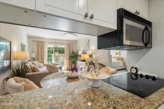 Photo #3: 6828121 Listing