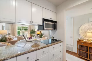 Photo #4: 6828121 Listing