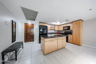 Photo #2: 6828413 Listing 