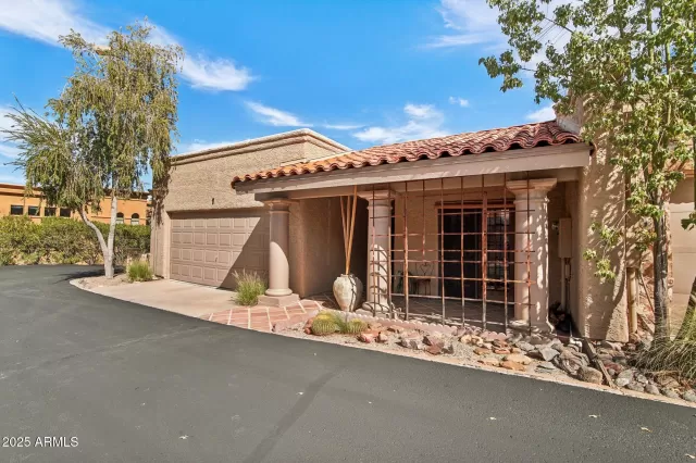 MLS: 6828833 Condo For Sale