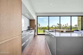 Photo #2: 6828931 Listing