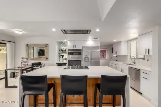 Photo #6: 6828950 Listing