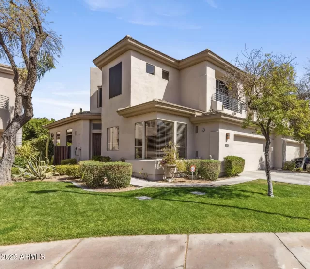 MLS: 6829131 Condo For Sale