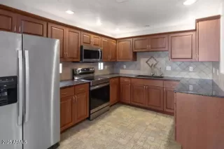 Photo #3: 6829400 Listing