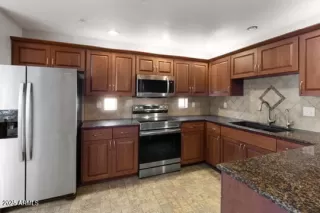 Photo #4: 6829400 Listing