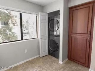 Photo #5: 6829400 Listing