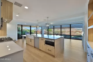 Photo #3: 6829736 Listing