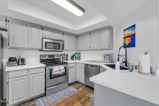 Photo #5: 6829937 Listing 