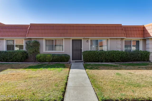 MLS: 6829939 Condo For Sale