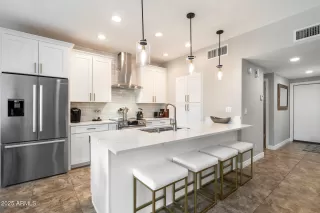 Photo #4: 6830012 Listing