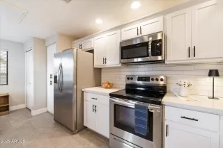 Photo #6: 6830390 Listing 