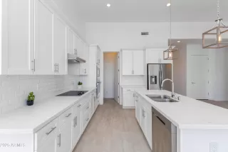 Photo #3: 6830788 Listing