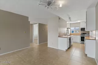 Photo #6: 6830870 Listing