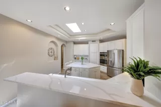 Photo #5: 6830989 Listing