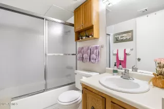 Photo #5: 6831062 Listing