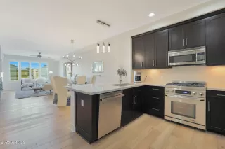 Photo #6: 6831110 Listing