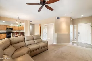 Photo #5: 6831429 Listing